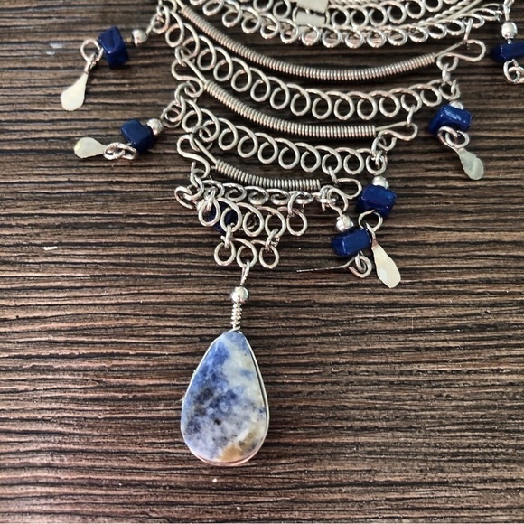 Sliver metal and blue stone necklace - Picture 3 of 4